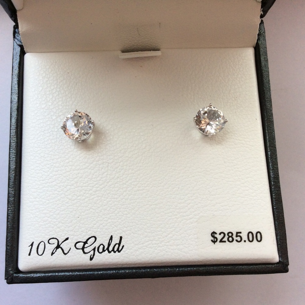 10k white gold studs.